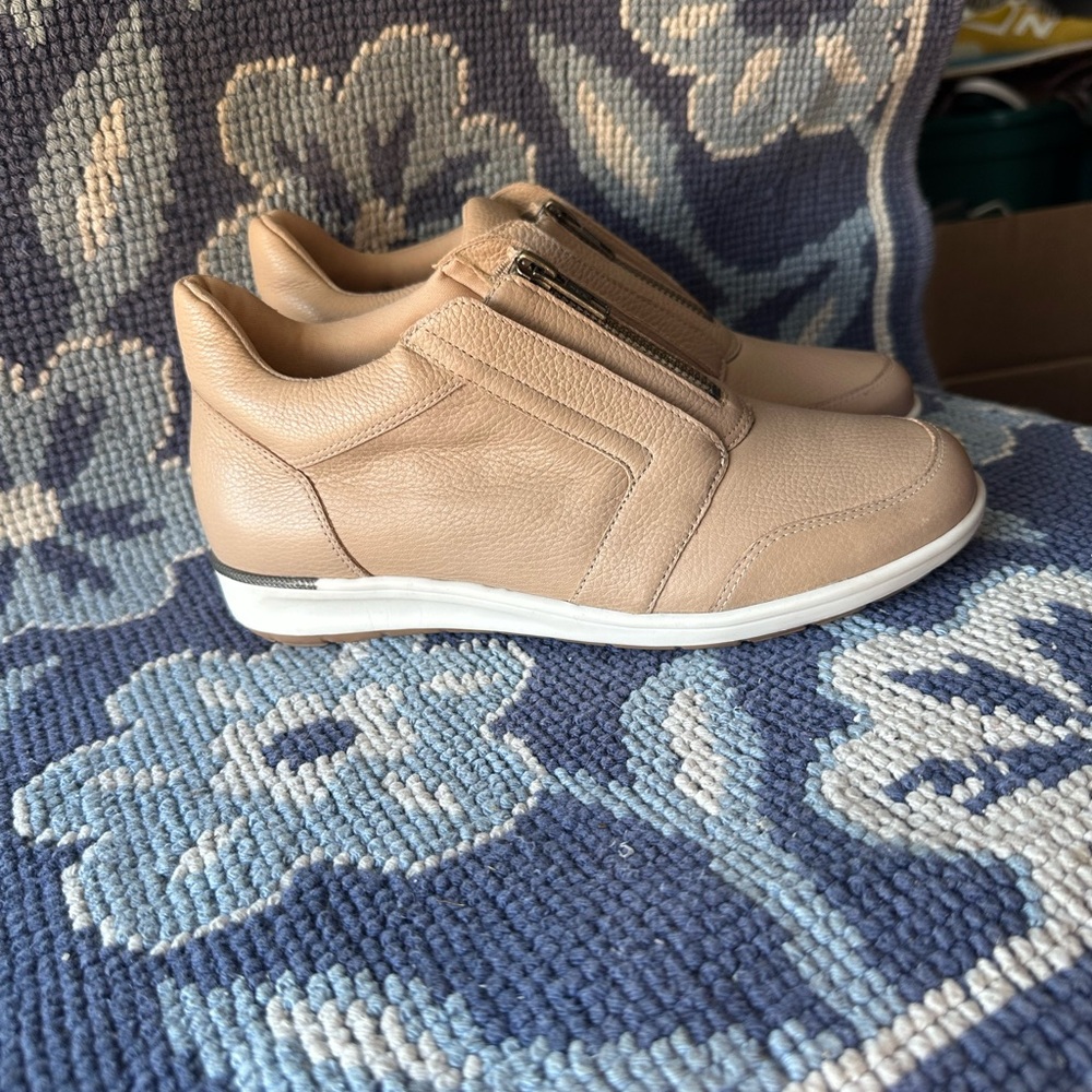 Walking Cradles Oberon Oatmilk Leather Zip Sneakers 6M NWOT